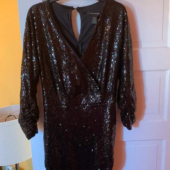 Ashley Stewart Dresses & Skirts - Beautiful sparkly sequin knit material w black lining, sz10/12 rouched sides